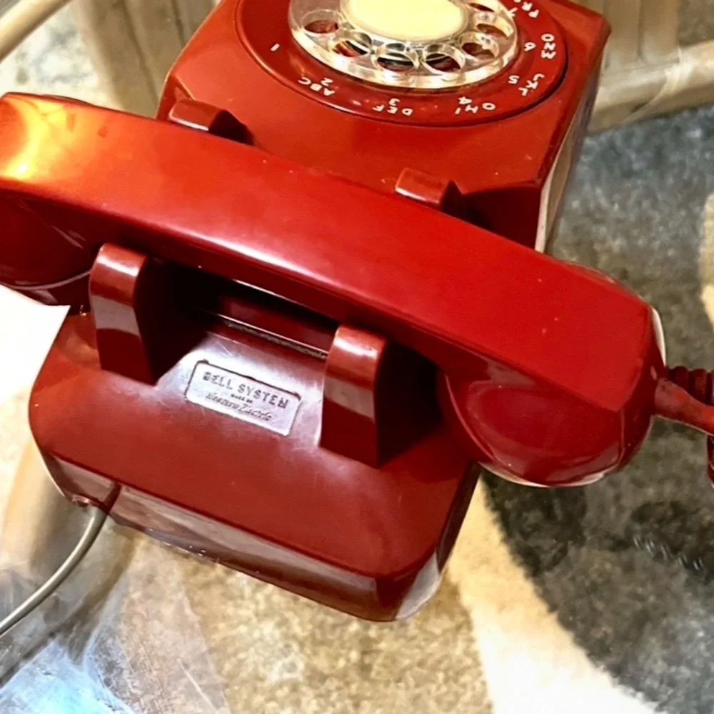 VTG Western Bell 500,Clear Rotary-Dial Telephone, Red Finish,Retrofitted Cord - Picture 9 of 11